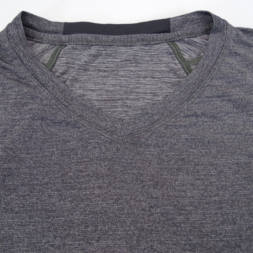 Lululemon T Shirt Men Small Gray Pocket S/Sleeve V-Neck Activewear Fitness Gym - Picture 2 of 6